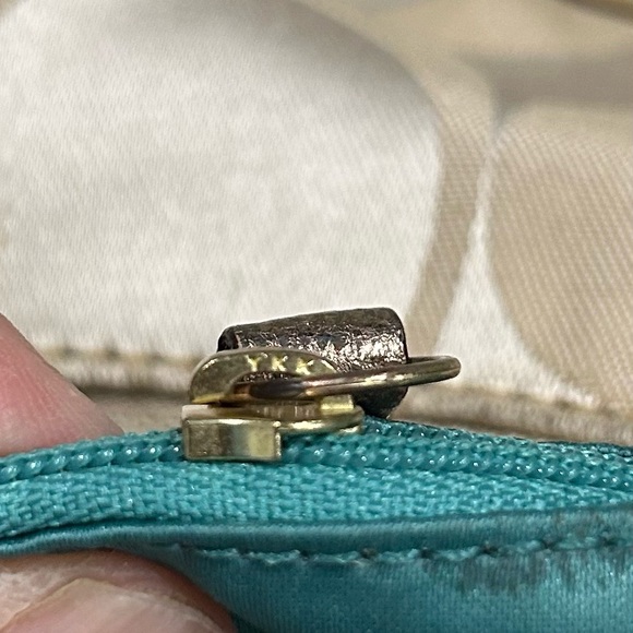 Authentic Signature Coach Poppy Shoulder Handbag - Picture 9 of 10